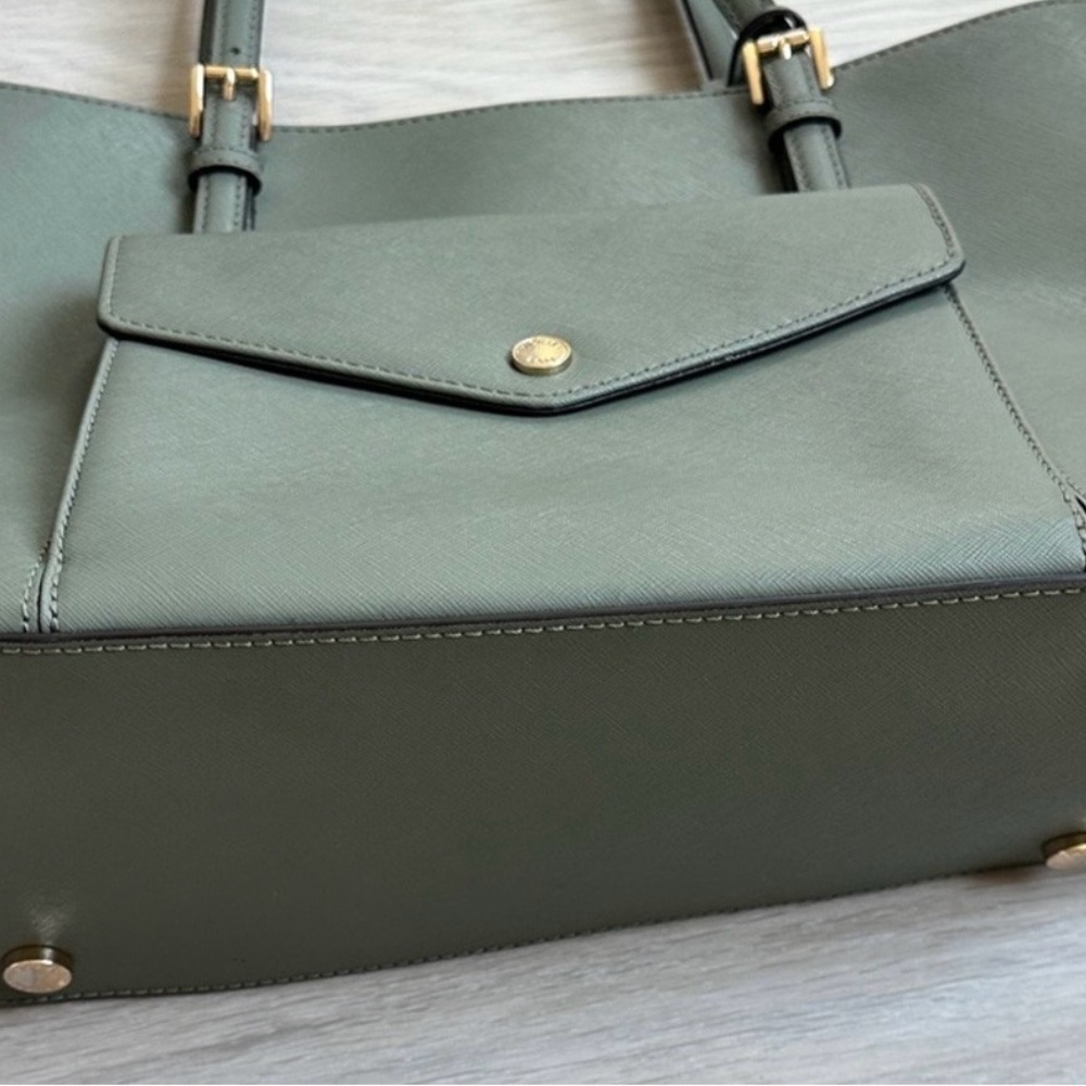 Michael Kors Jet Set Tote Bag - Picture 4 of 8